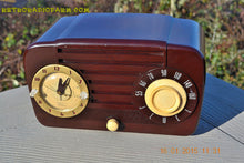 Charger l&#39;image dans la galerie, SOLD! - Aug 12, 2015 - GOLDEN AGE 1949 Jewel Model 910 AM/ Brown Swirly Marbled Bakelite Tube Radio Totally Restored! - [product_type} - Jewel - Retro Radio Farm