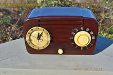 Load image into Gallery viewer, SOLD! - Aug 12, 2015 - GOLDEN AGE 1949 Jewel Model 910 AM/ Brown Swirly Marbled Bakelite Tube Radio Totally Restored! - [product_type} - Jewel - Retro Radio Farm