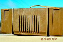 画像をギャラリービューアに読み込む, SOLD! - March 20, 2014 - RETRO Modern Fugly 1960&#39;s Silvertone Model 6002 Brown Woodgrain Radio Works! - [product_type} - Silvertone - Retro Radio Farm