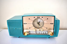 Charger l&#39;image dans la galerie, Seafoam Green Mid Century 1959 General Electric Model 914D Vacuum Tube AM Clock Radio Popular Model Sounds Terrific! Rare Sought After Color!