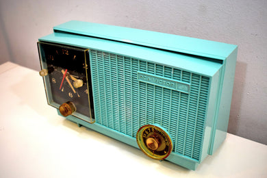 Sea Foam Green 1957 Vintage RCA Victor 3RD-35 Vacuum Tube AM Clock Radio Works Great Looks Great!