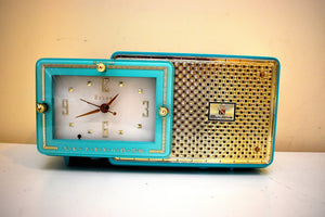 Egyptian Turquoise Gold Mid Century 1959 Bulova Model 120 Tube AM Clock Radio Excellent Condition!