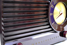 Charger l&#39;image dans la galerie, Classic Brown Bakelite Mid Century 1953 Westinghouse Model H382T5 AM Vacuum Tube Radio Sounds Like A Champ!