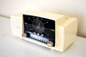 Cream White 1957 General Electric Model 912D Vacuum Tube AM Clock Radio Excellent Condition Sounds Killer!