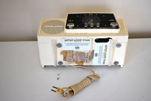 Cream White 1957 General Electric Model 912D Vacuum Tube AM Clock Radio Excellent Condition Sounds Killer!