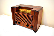 Charger l&#39;image dans la galerie, Artisan Handcrafted Wood 1942 Emerson Model EC-425 AM Vacuum Tube Radio Fancy Detailed Little Woody!