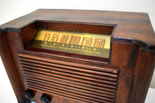 Charger l&#39;image dans la galerie, Artisan Handcrafted Wood 1942 Emerson Model EC-425 AM Vacuum Tube Radio Fancy Detailed Little Woody!