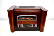 Load image into Gallery viewer, Solid Wood Beauty Art Deco 1942 General Electric Model L-660 Vacuum Tube Radio Huge Sound!