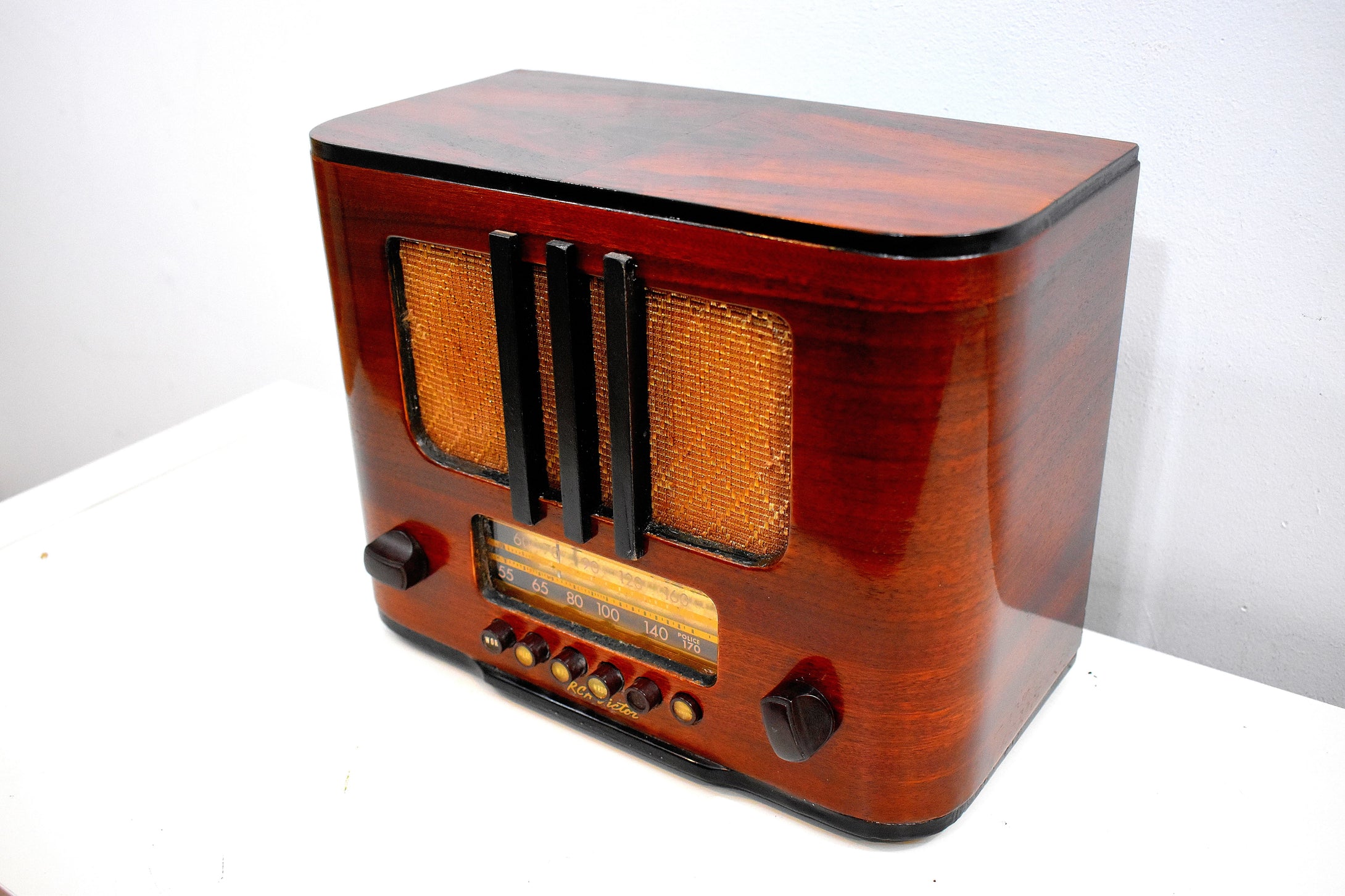 Beautiful Pre-War Rich Curved Wood 1938 RCA Victor Model 95T5 Vacuum Tube Radio Sweet Crooner!