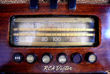 Load image into Gallery viewer, Beautiful Pre-War Rich Curved Wood 1938 RCA Victor Model 95T5 Vacuum Tube Radio Sweet Crooner!