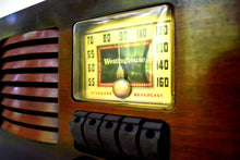 Load image into Gallery viewer, Wood Beauty 1940 Westinghouse WR-179 AM Tube Retro Radio Very Sweet Sounding!