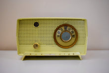 Charger l&#39;image dans la galerie, Sunny Yellow 1956 RCA Victor Model 8-X-6M AM Vacuum Tube Radio Rare Color and Great Player!
