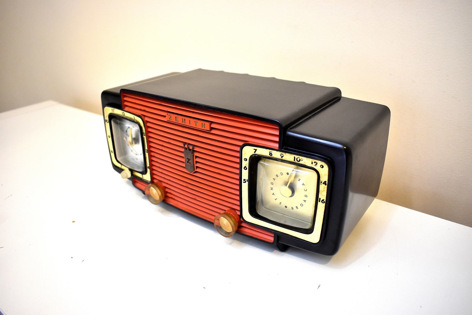 Blood Orange and Black 1955 Zenith Model A515Y AM Vacuum Tube Radio Loud and Clear Sounding and Excellent Condition!