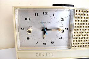 Sumatra Tan Brown and Ivory 1962 Zenith Model H519C AM Vacuum Tube Clock Radio Sounds Terrific and Excellent Condition!