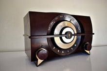 Load image into Gallery viewer, Mocha Brown Bakelite 1954 Zenith Model R615Y AM Vacuum Tube Radio Beautiful Industrial Age Design! Loud and Clear Sounding!