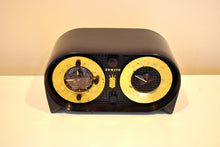 Charger l&#39;image dans la galerie, Arabica Brown Owl Eyes 1951 Zenith Model G516 AM Vacuum Tube Radio Great Looking and Sounding!