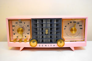 ヴェロニカ ピンクとブラック ミッドセンチュリー ヴィンテージ 1956 ゼニス 519V AM 真空管時計ラジオ 動作良好で素晴らしい状態です。